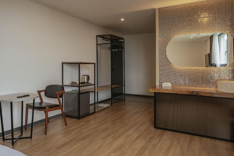 Lemain Hotel Seogwipo image