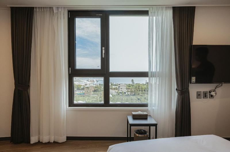 Lemain Hotel Seogwipo image