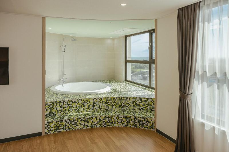 Lemain Hotel Seogwipo image