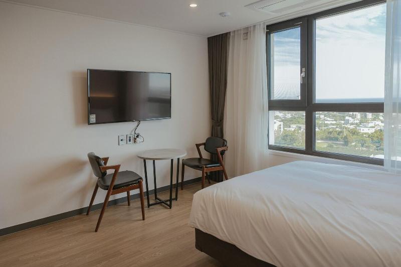 Lemain Hotel Seogwipo image