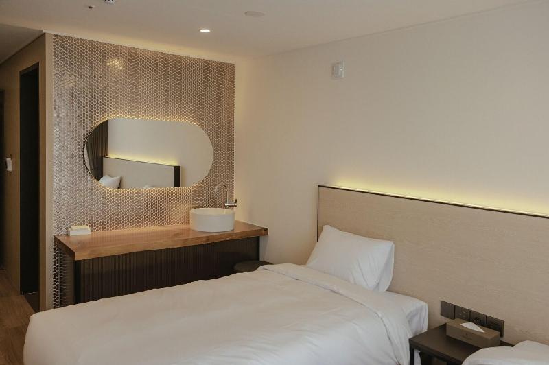 Lemain Hotel Seogwipo image