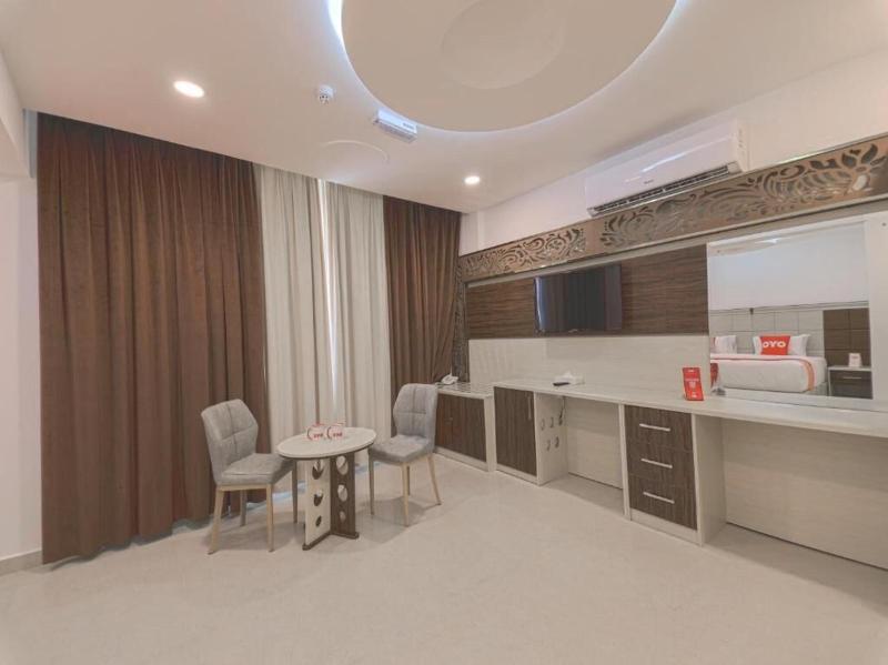 Diamond Star Hotel image