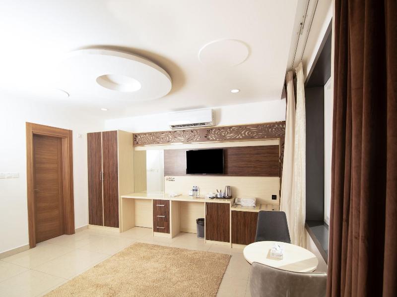 Diamond Star Hotel image