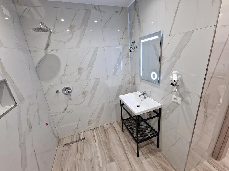 Joanna Suites image