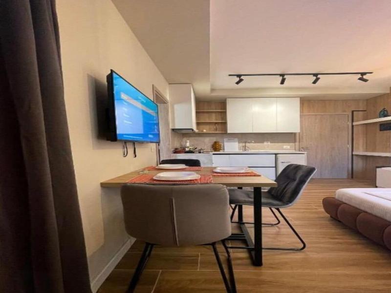Joanna Suites image