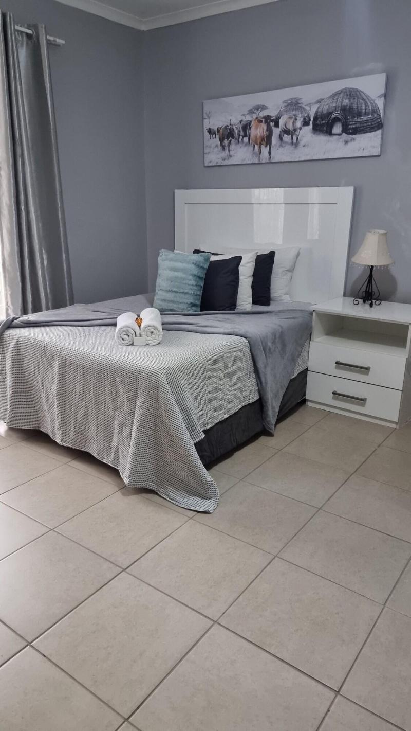 Stay Home Airport Lodge image