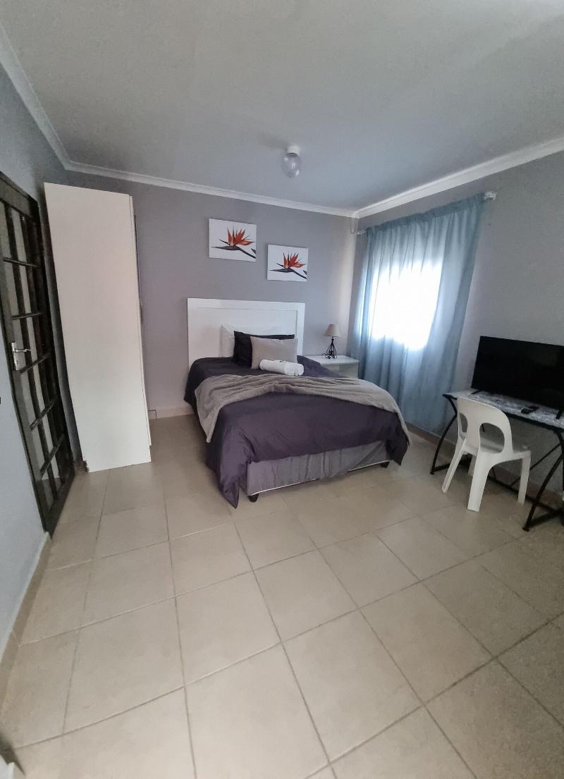 Stay Home Airport Lodge image