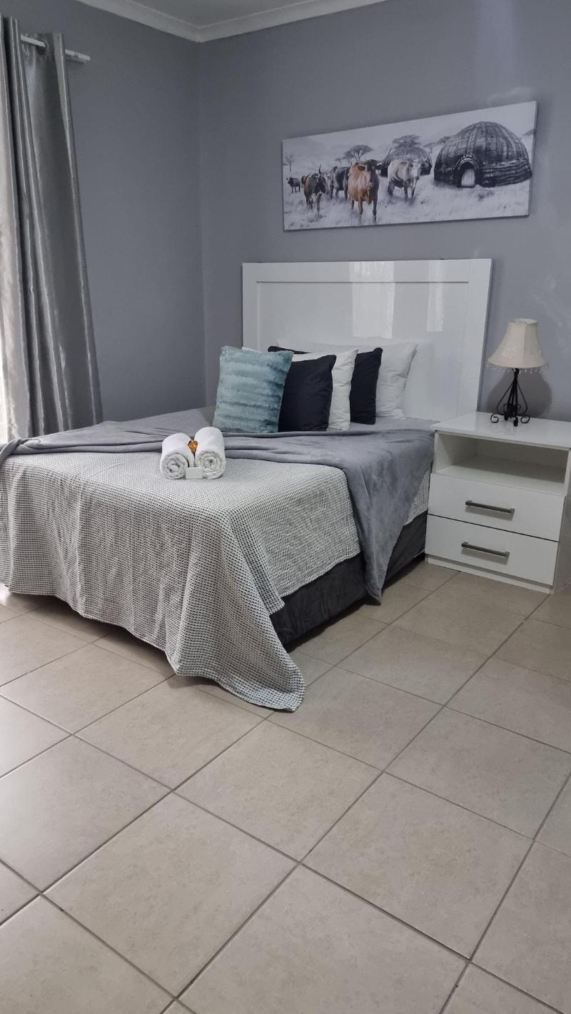 Stay Home Airport Lodge image