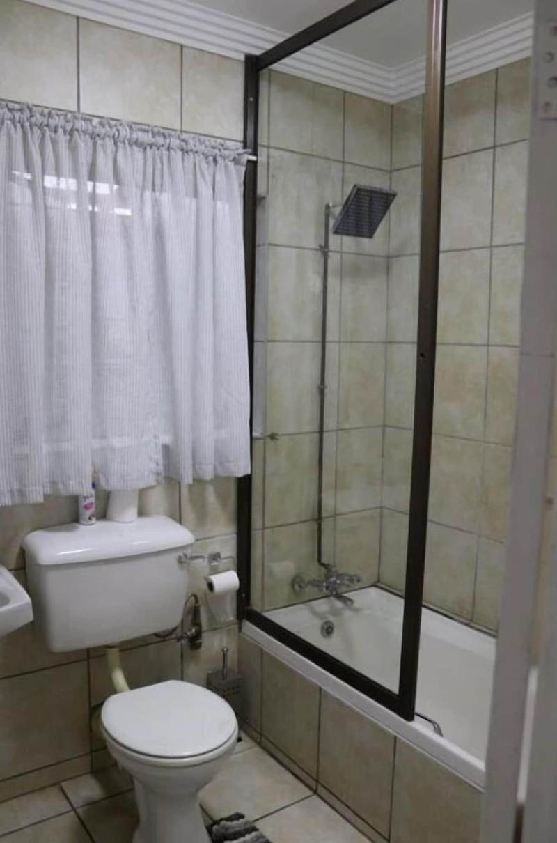 Stay Home Airport Lodge image