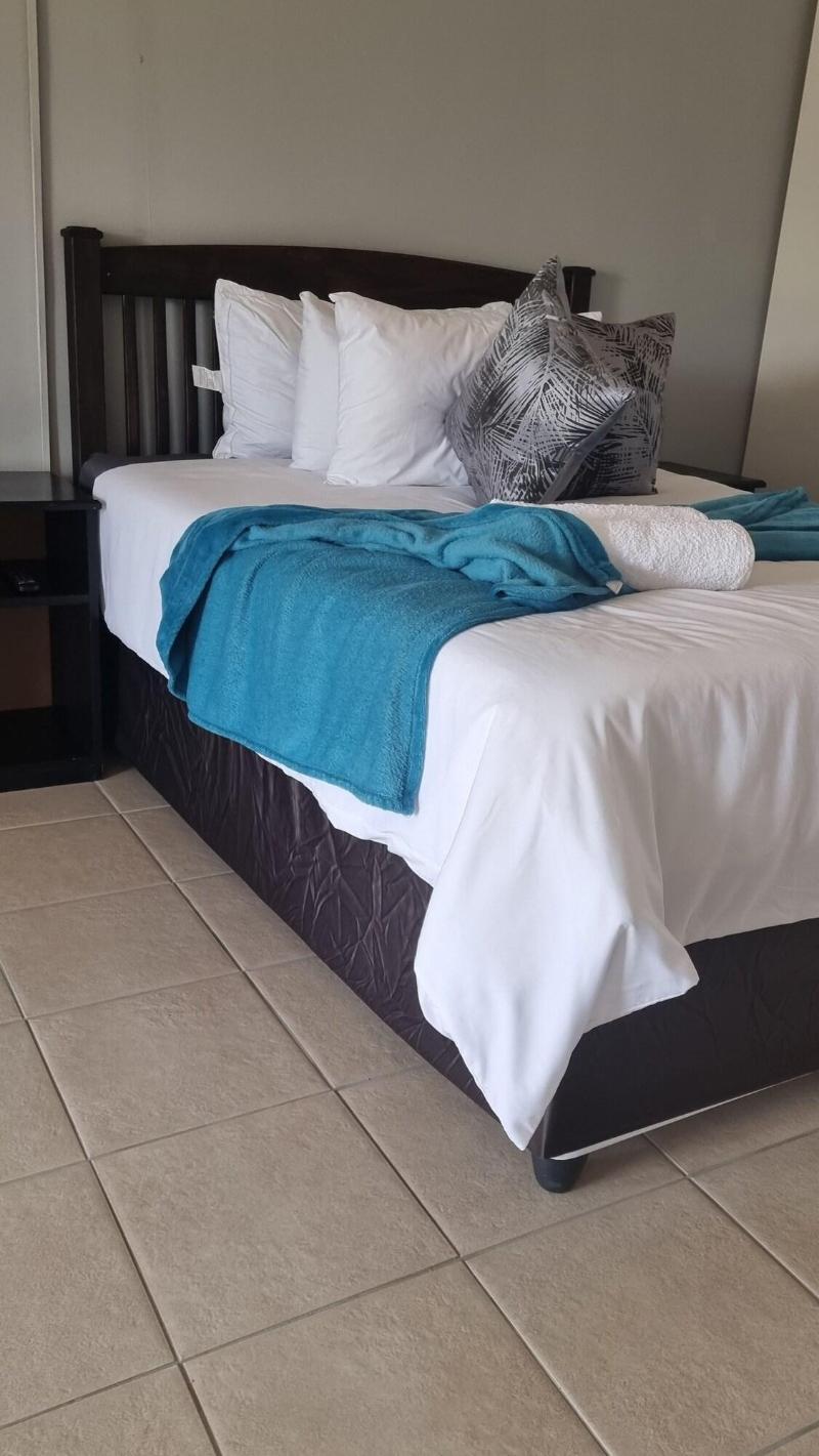 Stay Home Airport Lodge image