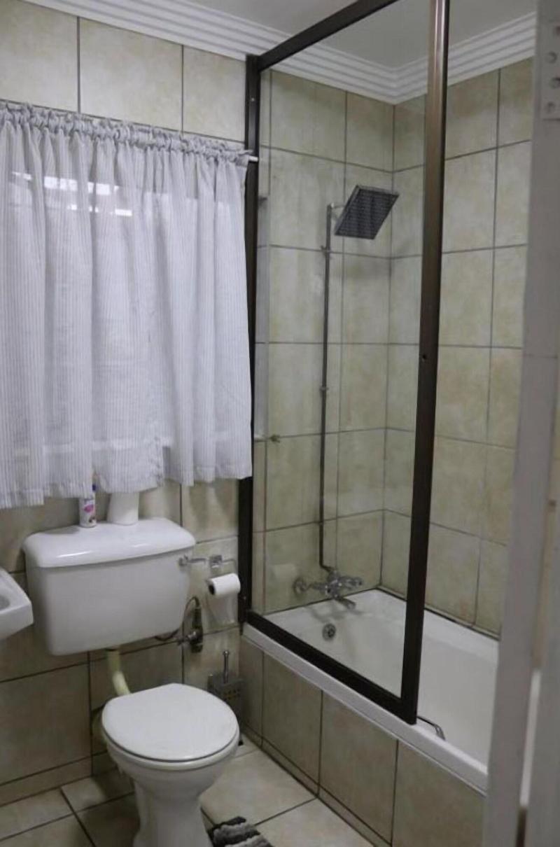 Stay Home Airport Lodge image