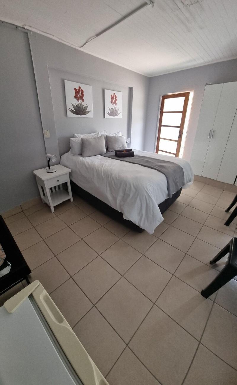 Stay Home Airport Lodge image