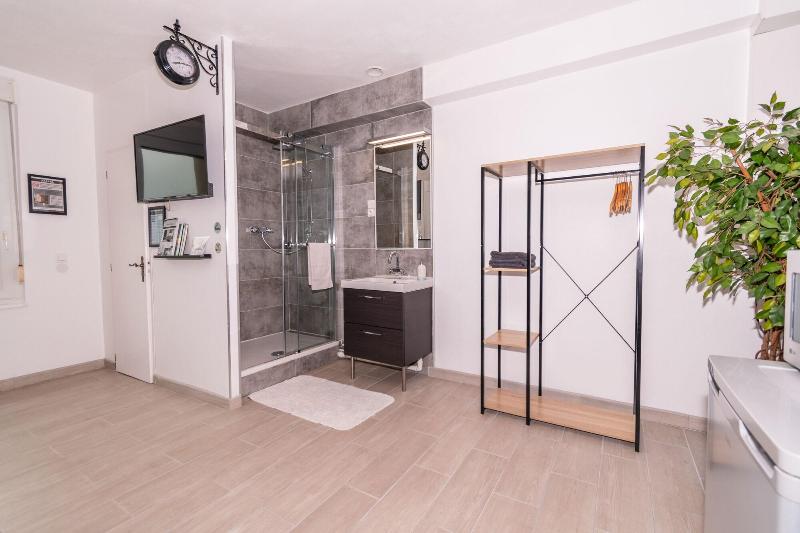 Private Comfortable Apartments image