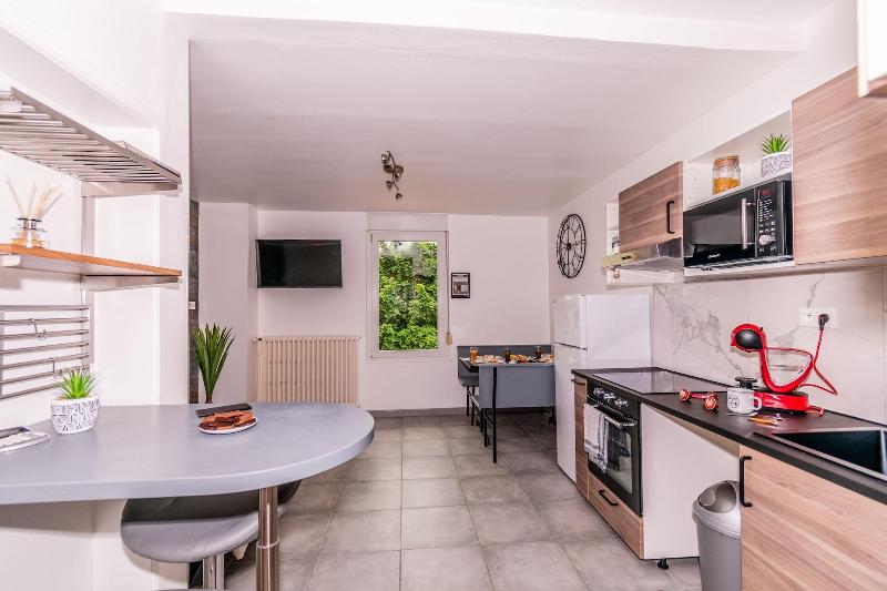 Private Comfortable Apartments image