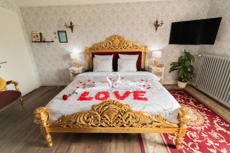 Private Comfortable Apartments image