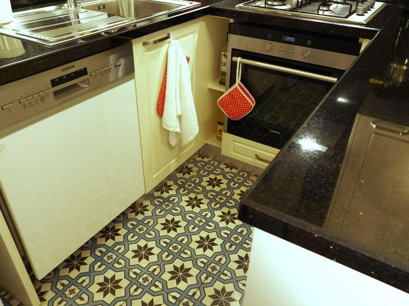 Tilas House No8 image
