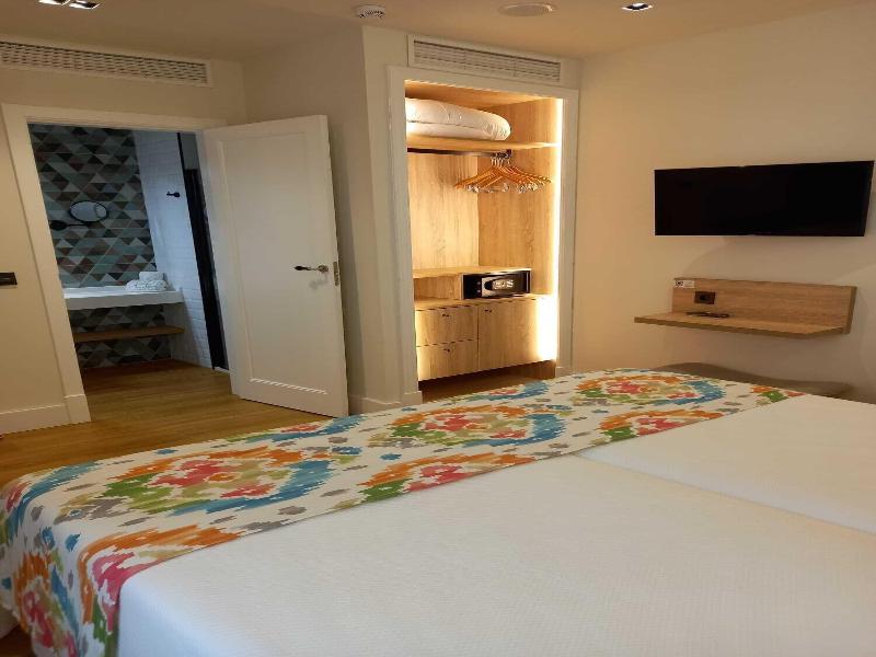 La Puerta De Nerja Hostal Boutique image