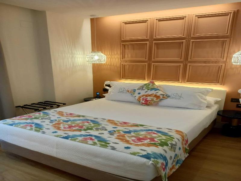 La Puerta De Nerja Hostal Boutique image