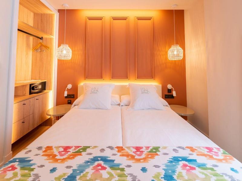 La Puerta De Nerja Hostal Boutique image