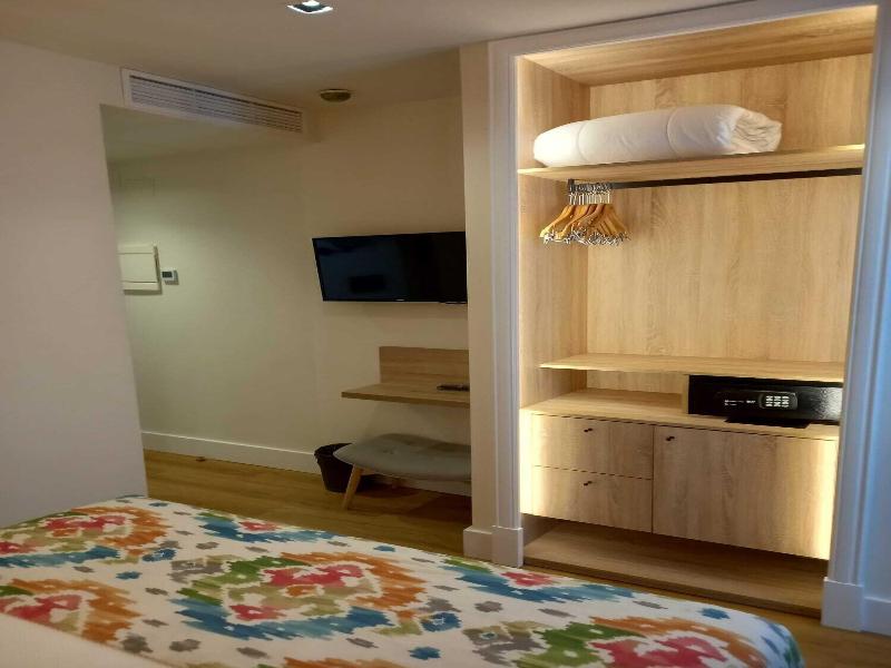 La Puerta De Nerja Hostal Boutique image