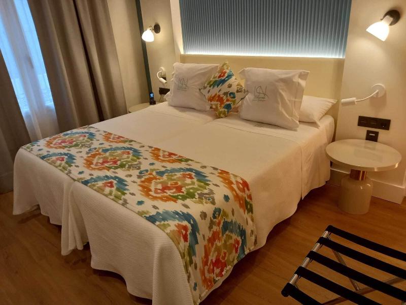 La Puerta De Nerja Hostal Boutique image