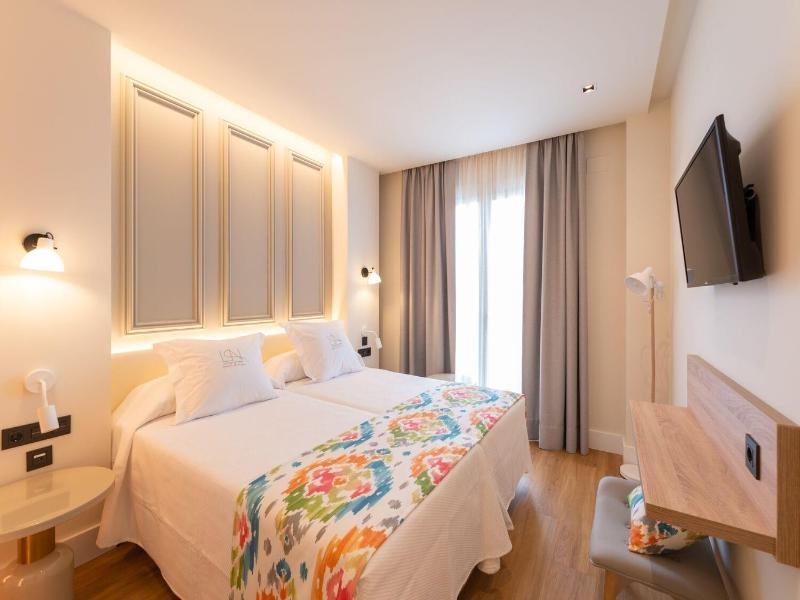 La Puerta De Nerja Hostal Boutique image