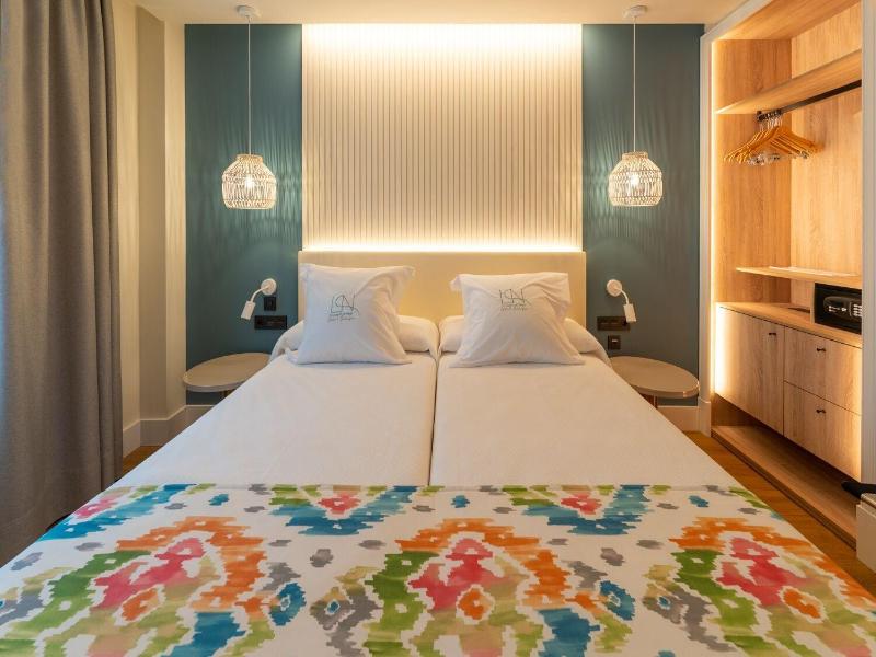 La Puerta De Nerja Hostal Boutique image