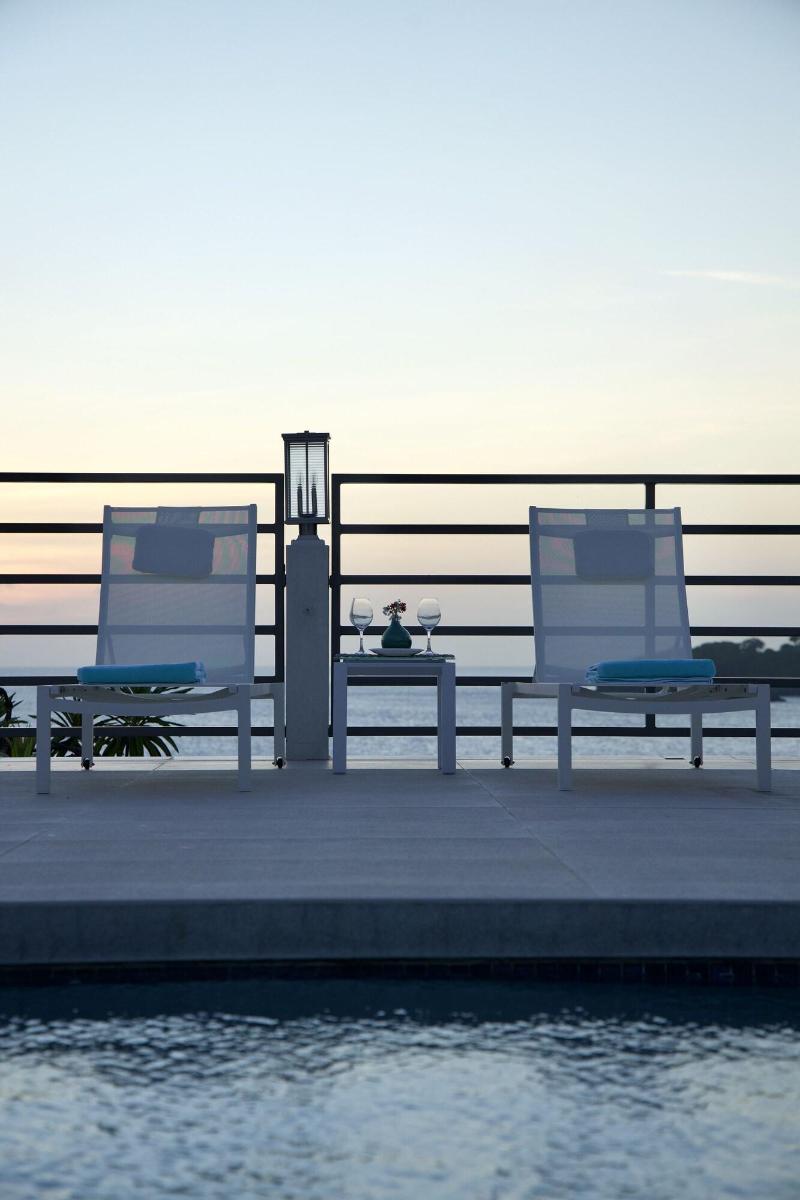 La Vue Boutique Hotel Beach Club image