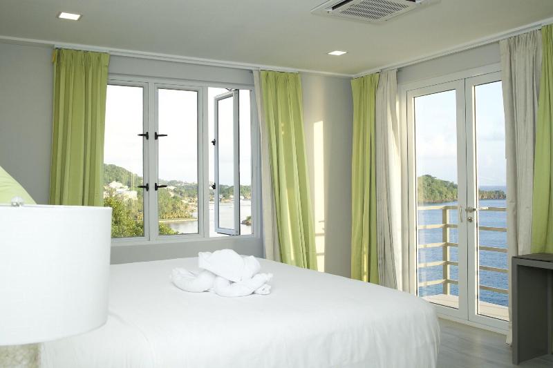 La Vue Boutique Hotel Beach Club image