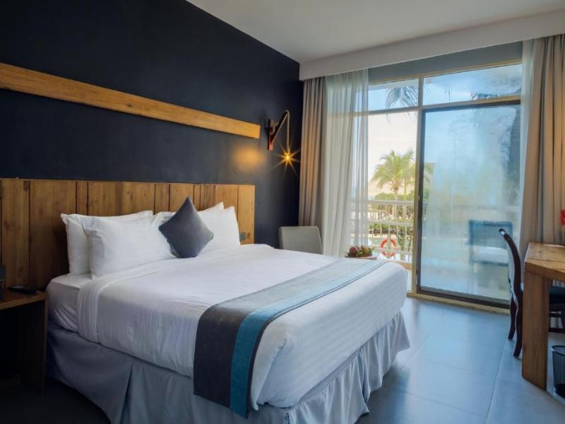 Giraffe Beach Hotel image
