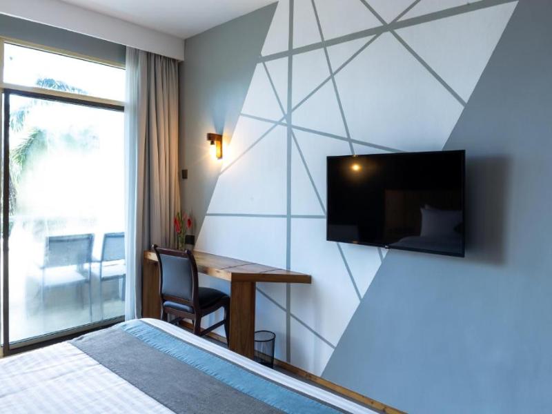 Giraffe Beach Hotel image