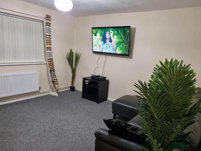 Nice Residential Within Easy Reach To Town image
