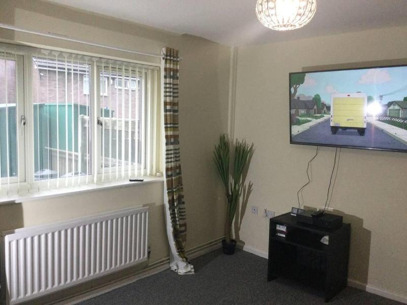 Nice Residential Within Easy Reach To Town image