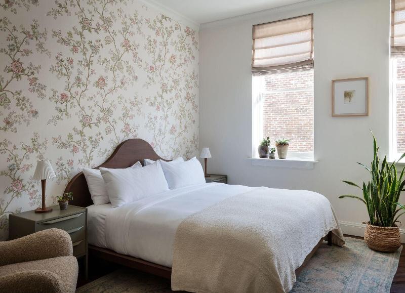 The Pinch Hotel image