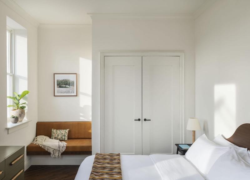 The Pinch Hotel image