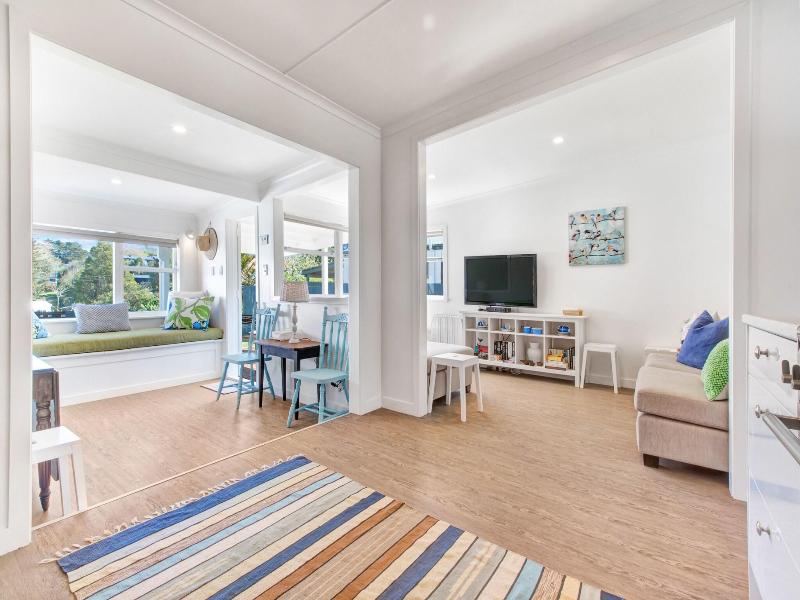 The Little Blue Bach In Oneroa Village image