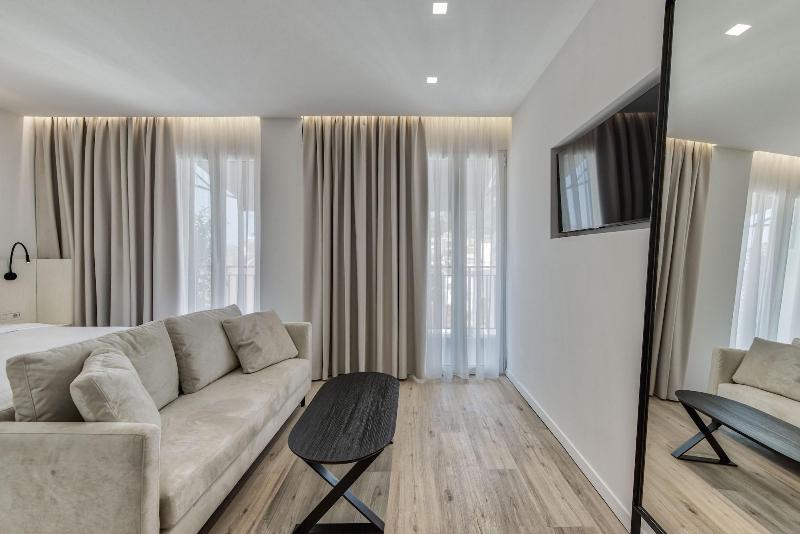Bitzaro Boutique Hotel image