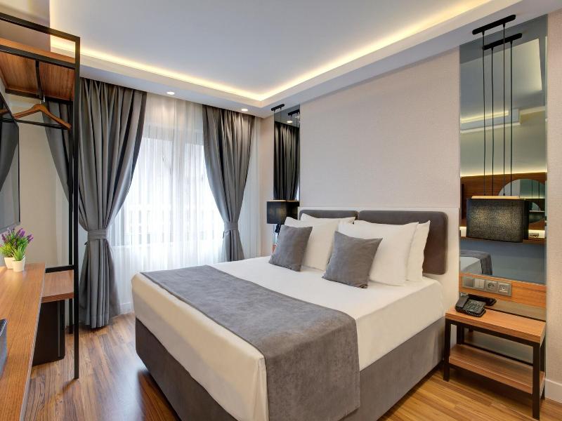 Depiero Hotel Karaka Y image