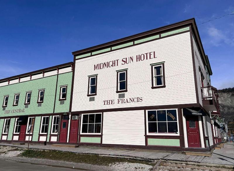 Midnight Sun Hotel — general view