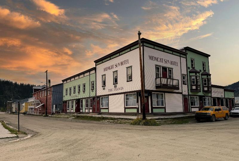 Midnight Sun Hotel — general view