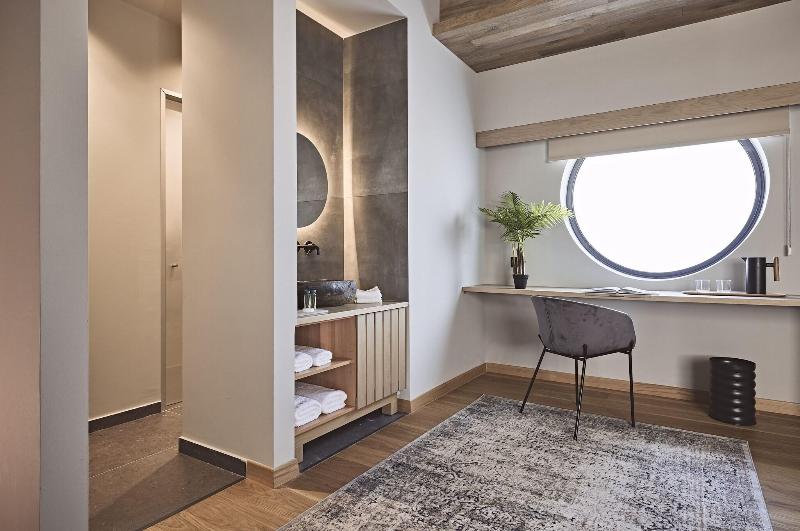 O2 Suites Glyfada image