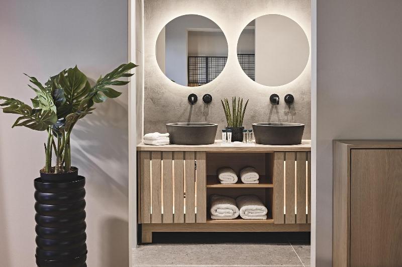 O2 Suites Glyfada image