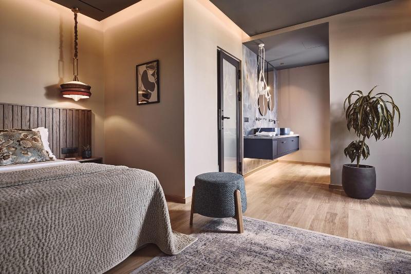 O2 Suites Glyfada image