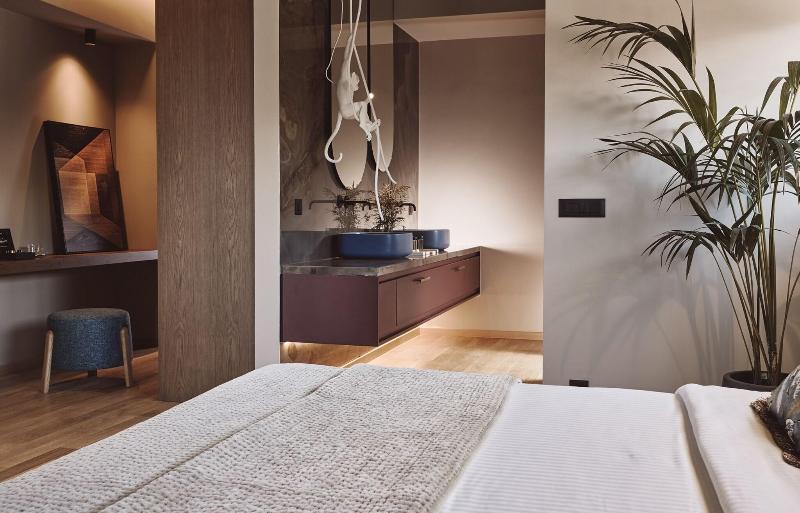 O2 Suites Glyfada image