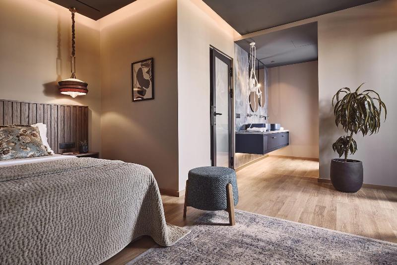 O2 Suites Glyfada image