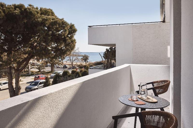 O2 Suites Glyfada image