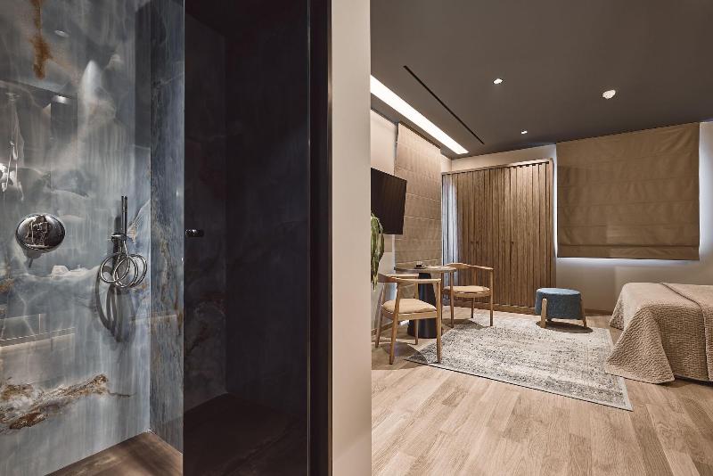 O2 Suites Glyfada image