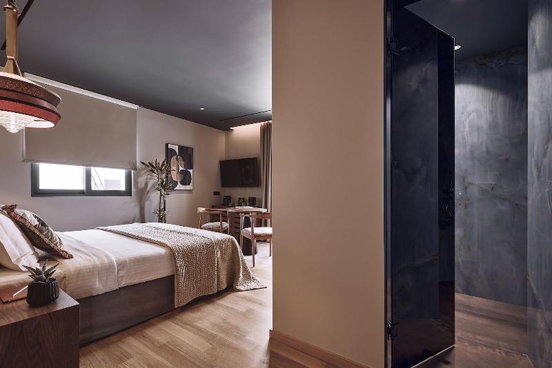 O2 Suites Glyfada image