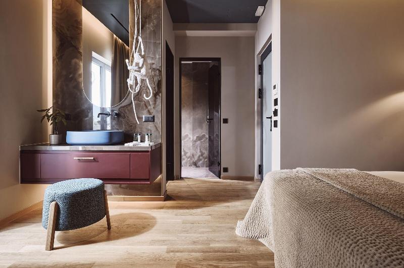 O2 Suites Glyfada image