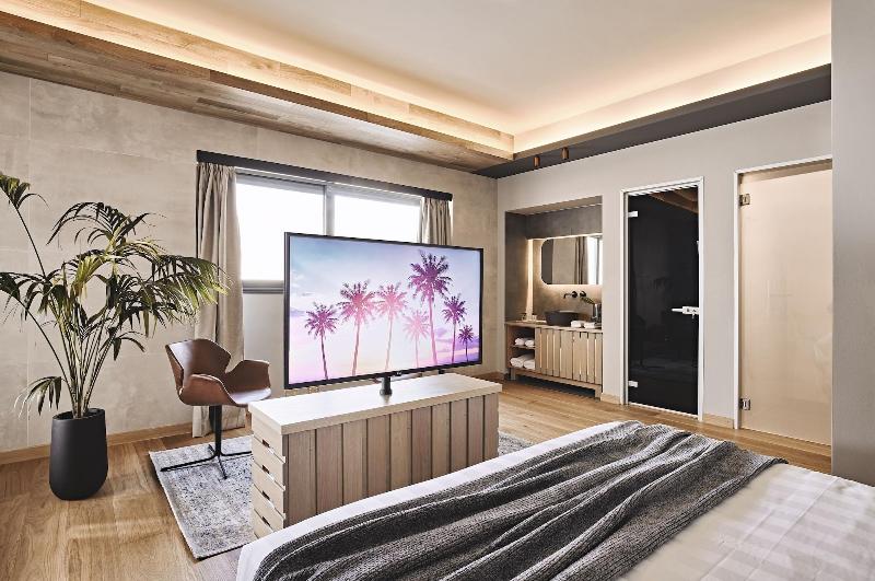 O2 Suites Glyfada image